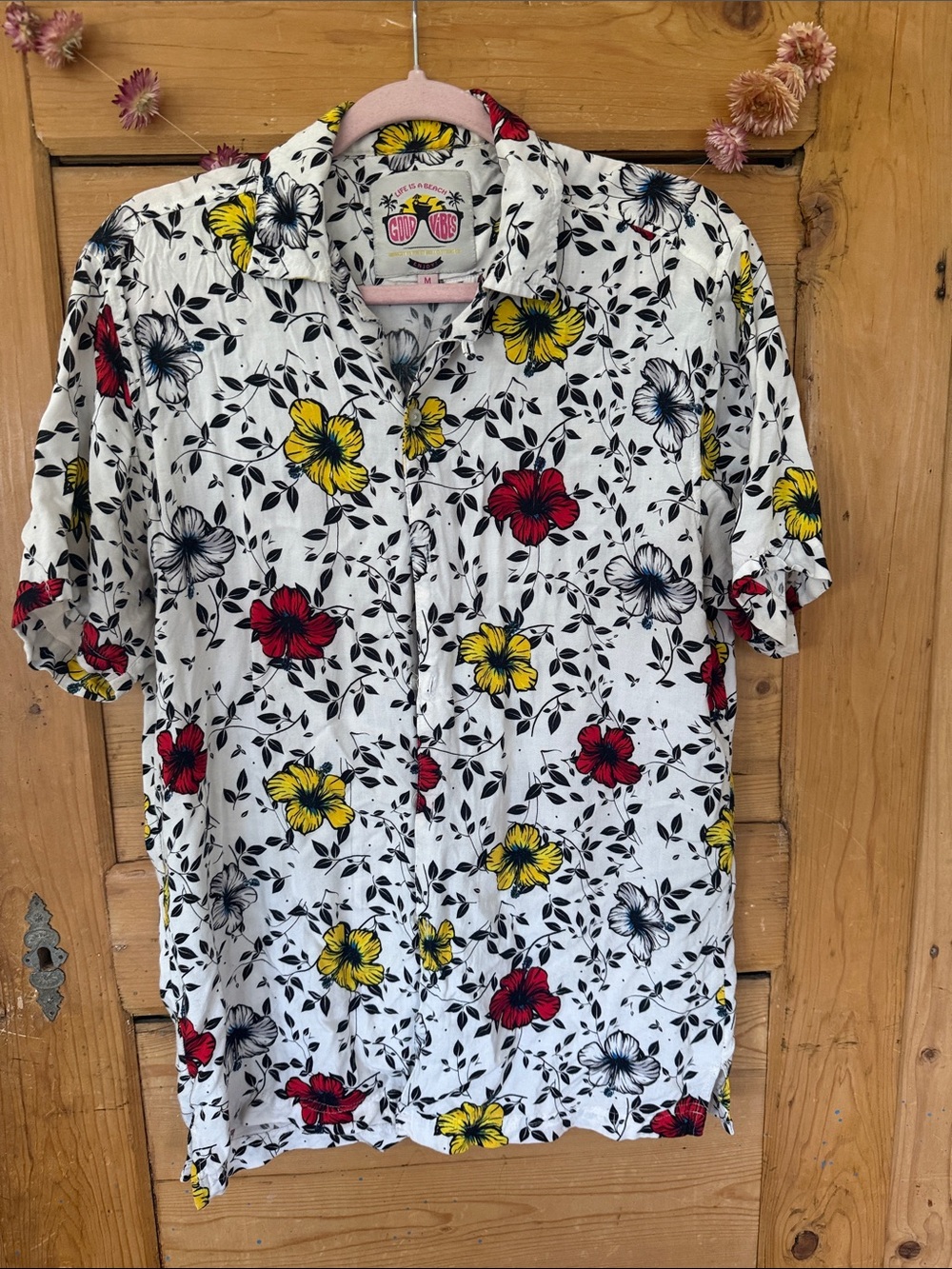 Good Vibes Hawaiian button up Shirt Medium red and yellow hibiscus Floral